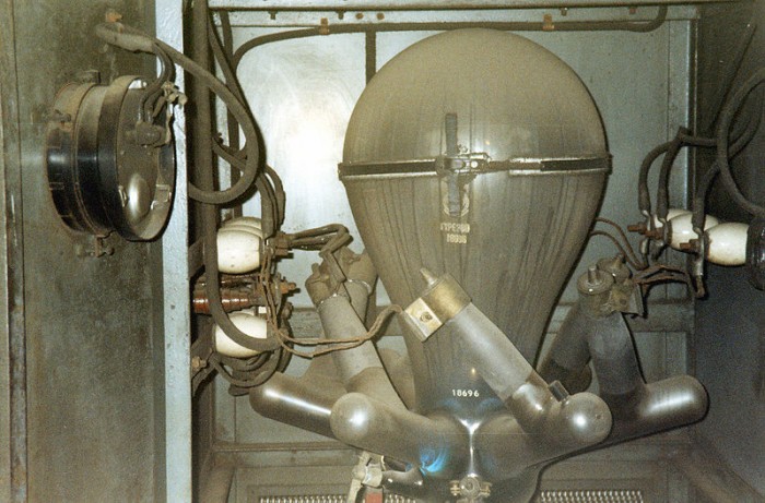800px-Mercury_Arc_Rectifier.jpg